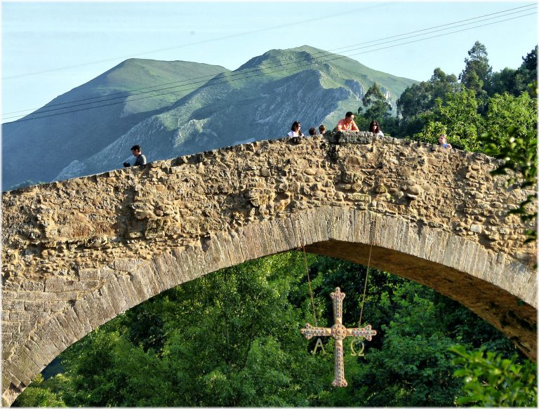 2482-Puente romano en Cangas de Onis (Asturias).jpg