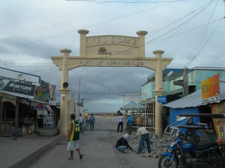 Entrance to ferry terminal Abra de Ilog.JPG