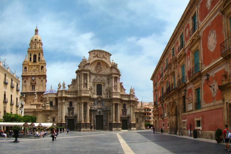 Plaza del Cardenal Belluga, Murcia.jpg
